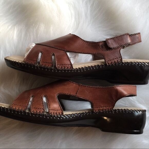 New! Naturalizer Brown Leather Sandals! Comfy - Picture 3 of 7